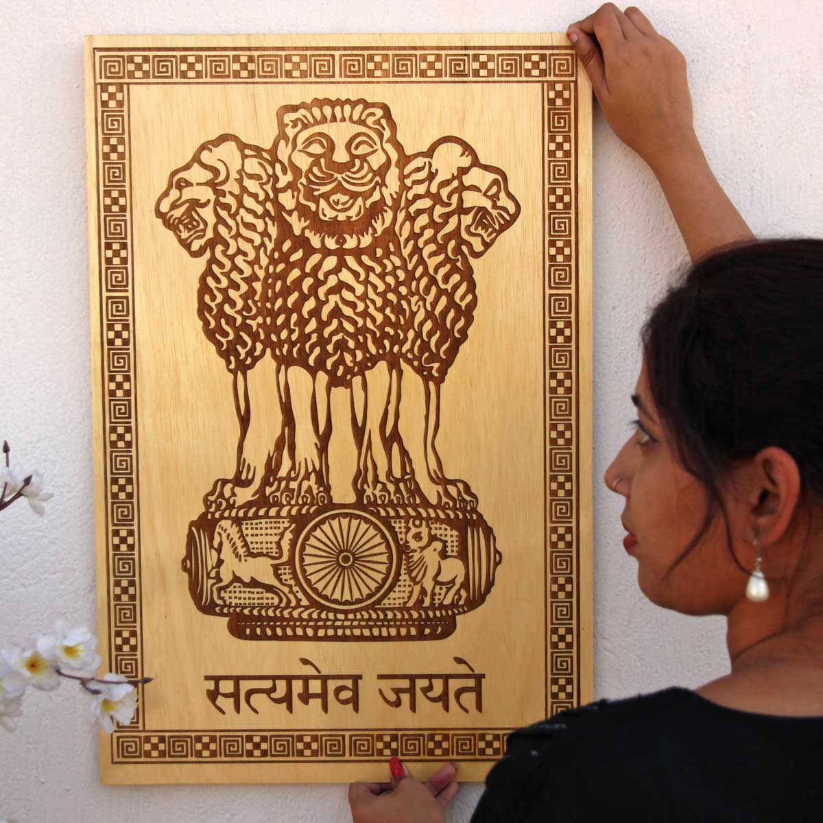 ashok stambh satyamev jayete engraved wood plaque